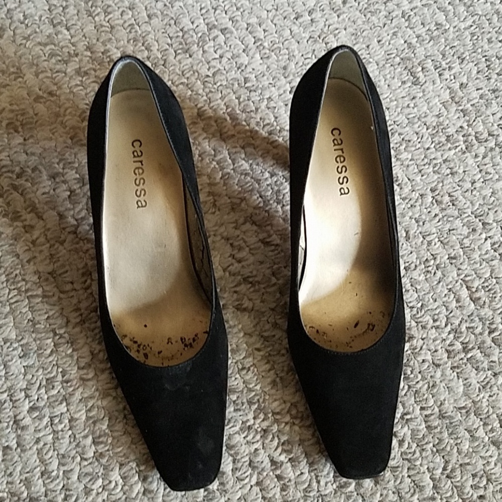 Caressa vintage black suede heeled closed shoes